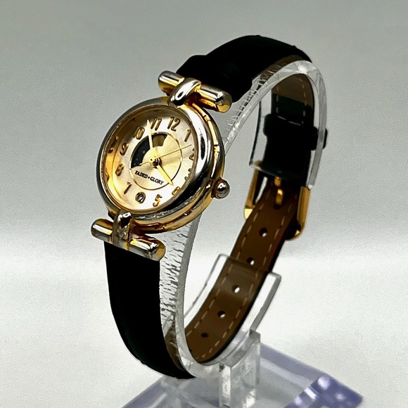 Vintage Faded Glory Moon Phase Quartz Gold tones Ladies Watch Working - Picture 4 of 10